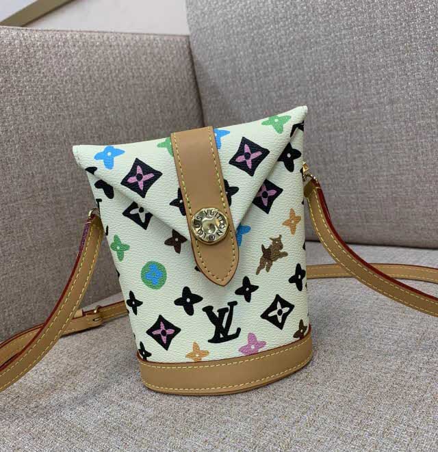 루이비통 25 한정판 12*18cm 크로스백 가방 C4358
