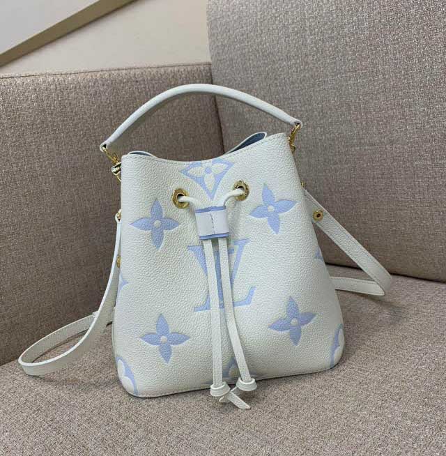 루이비통 25 한정판 20*20cm 크로스백 가방 C4366