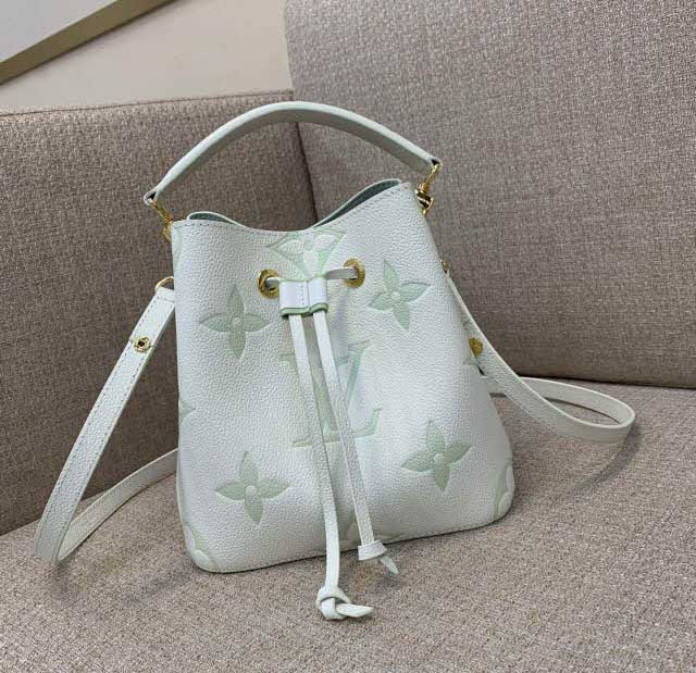 루이비통 25 한정판 20*20cm 크로스백 가방 C4368
