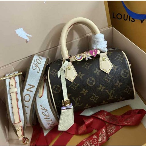 루이비통 25 한정판 18*12cm 크로스백 가방 C4401