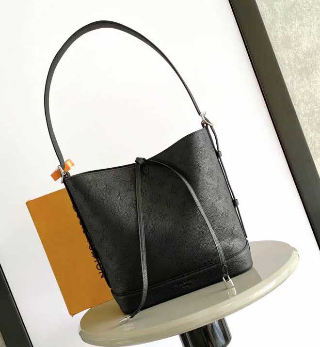 루이비통 25 한정판 28*27cm 크로스백 가방 C4440