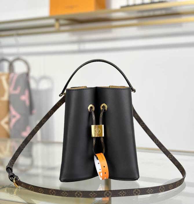 루이비통 25 한정판 16*21cm 크로스백 가방 C4501