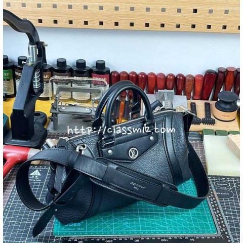 루이비통 25 한정판 M14514 LV Biker 크로스백 가방 C4541