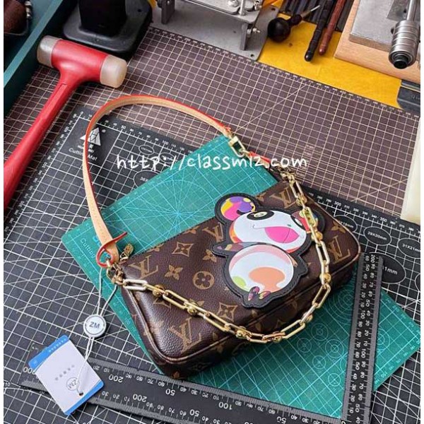 루이비통 25 한정판 M13440 Pochette Accessoires 크로스백 가방 C4558