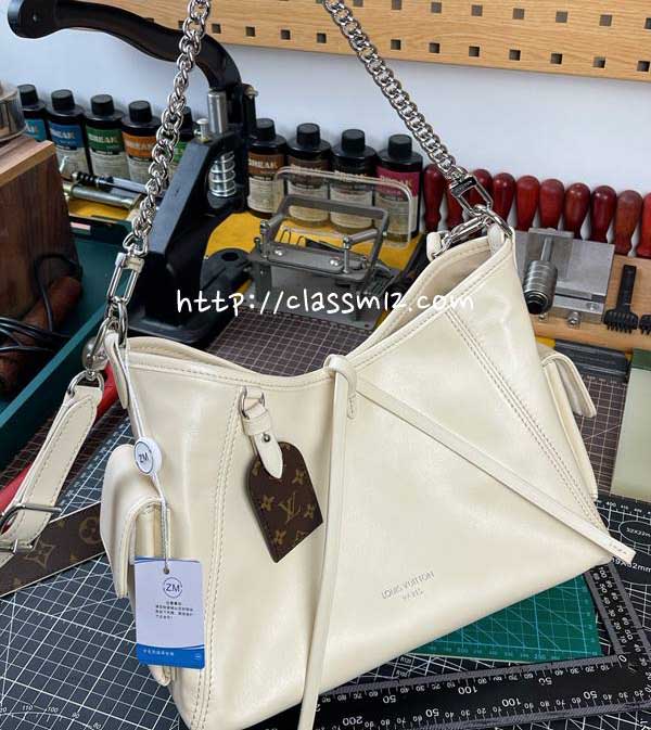 루이비통 25 한정판 M12919 CARRYALL CARGO 크로스백 가방 C4562