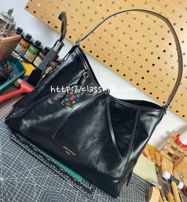 루이비통 25 한정판 M13105 CarryAll Vibe 크로스백 가방 C4565
