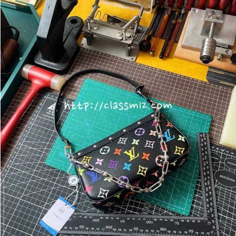 루이비통 25 한정판 M13663 Pochette Accessoires 크로스백 가방 C4567