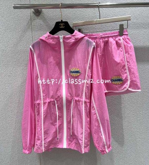 샤넬 25 한정판 긴팔 후드 자켓 반바지 세트 A10942