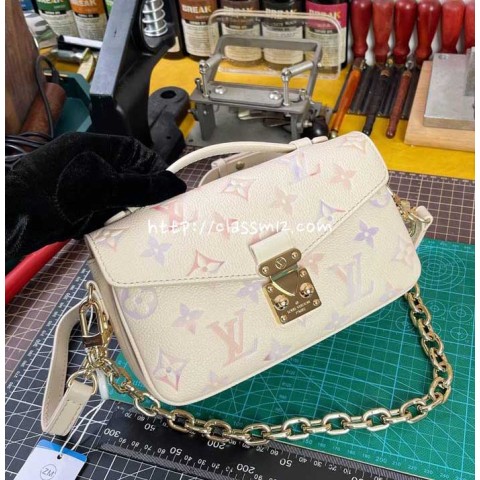루이비통 25 한정판 M25682 Pochette Métis East West 크로스백 가방 C5322