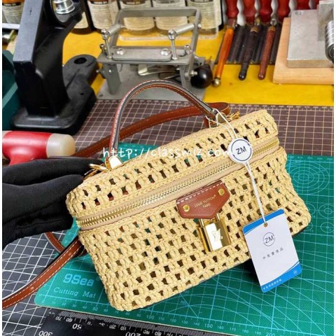 루이비통 25 한정판 M14303 Vanity Chain Pouch 크로스백 가방 C5323