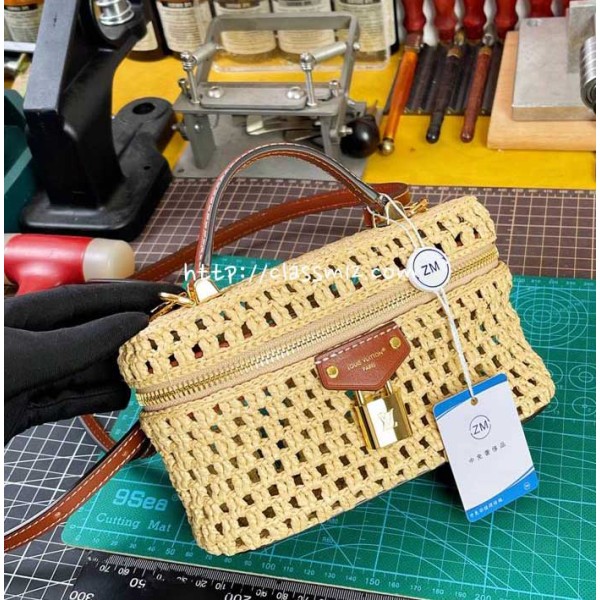 루이비통 25 한정판 M14303 Vanity Chain Pouch 크로스백 가방 C5323