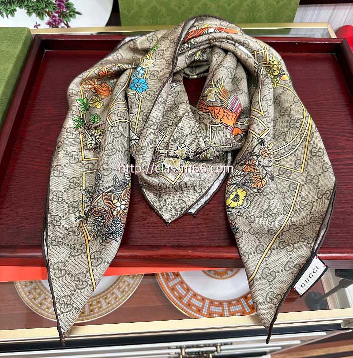 구찌 25 한정판 스카프 D3097