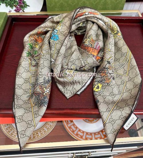 구찌 25 한정판 스카프 D3097