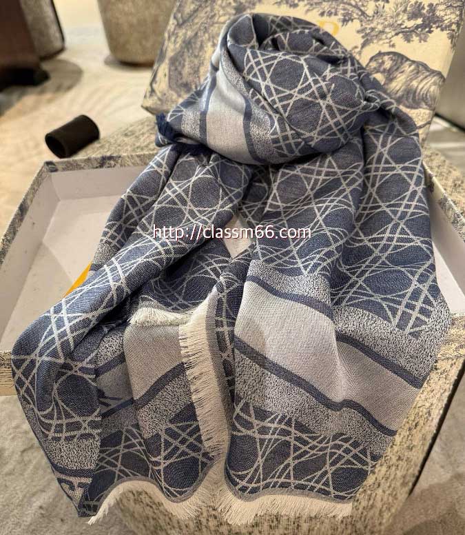 디올 25 한정판 스카프 D3107