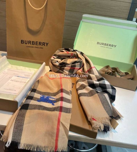 버버리 25 한정판 양털 목도리 D3135