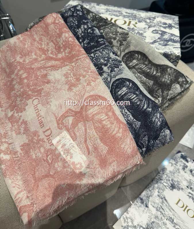 디올 25 한정판 양털 목도리 D3142