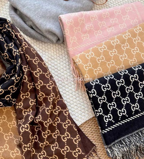 구찌 25 한정판 양털 목도리 D3180