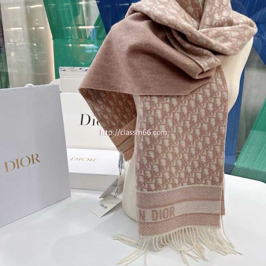 디올 25 한정판 양털 목도리 D3184