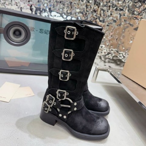 미우미우 25 한정판 여성 부츠 B5252