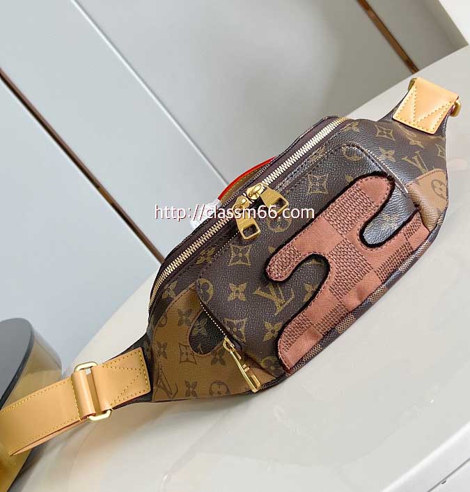 루이비통 25 한정판 M15271 Rush Bumbag 크로스백 가방 C5585
