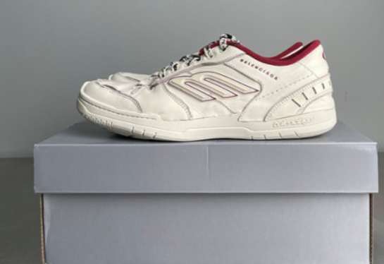 발렌시아가 25 한정판 남녀공용 Hamptons Worn-Out Sneaker 화이트/레드 햄튼스 원아웃 스니커즈 신발 B5246