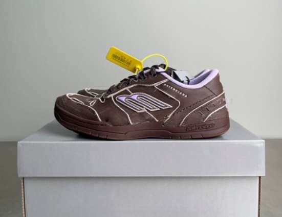 발렌시아가 25 한정판 남녀공용 Hamptons Worn-Out Sneaker 브라운/퍼플 햄튼스 원아웃 스니커즈 신발 B5247