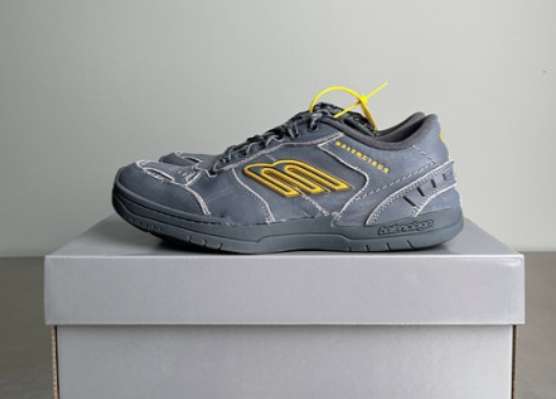발렌시아가 25 한정판 남녀공용 Hamptons Worn-Out Sneaker 네이비 햄튼스 원아웃 스니커즈 신발 B5248