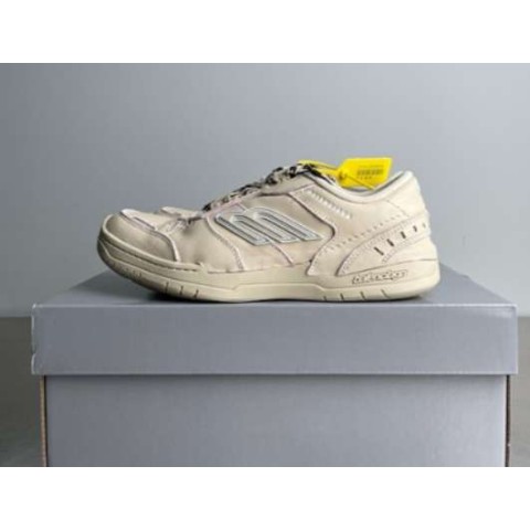 발렌시아가 25 한정판 남녀공용 Hamptons Worn-Out Sneaker 베이지 햄튼스 원아웃 스니커즈 신발 B5277