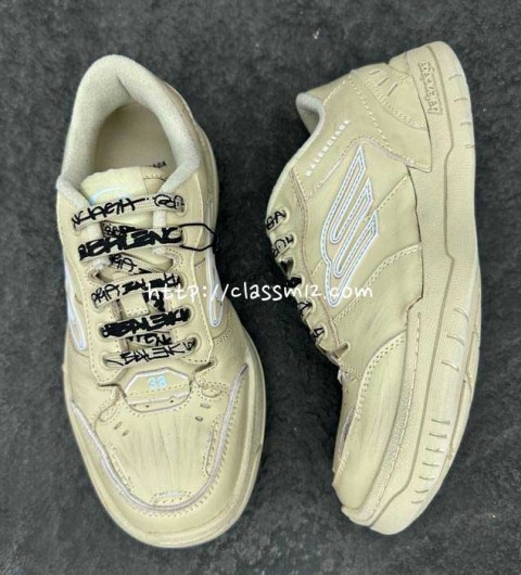 발렌시아가 25 한정판 Hamptons Worn-Out 남녀공용 소가죽 카프스킨 운동화 B5322