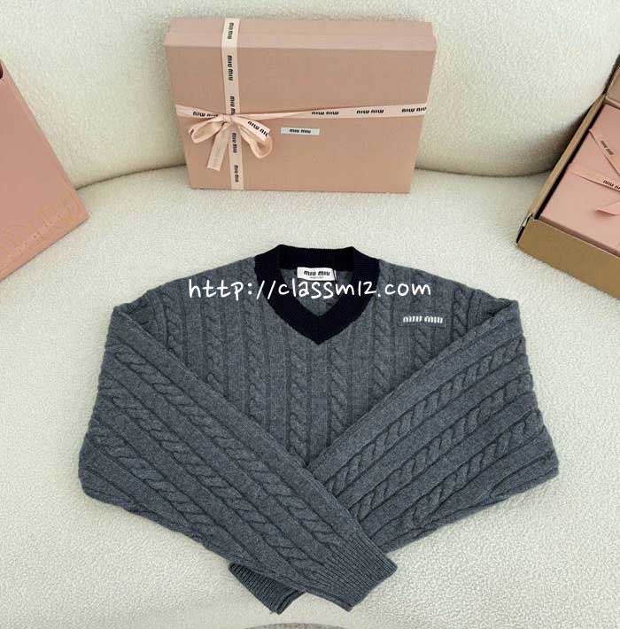 미우미우 25 한정판 여성 양털 긴팔 니트 A13491