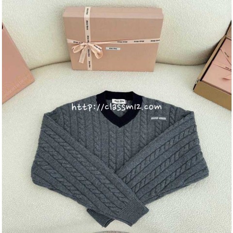 미우미우 25 한정판 여성 양털 긴팔 니트 A13491