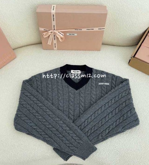 미우미우 25 한정판 여성 양털 긴팔 니트 A13491