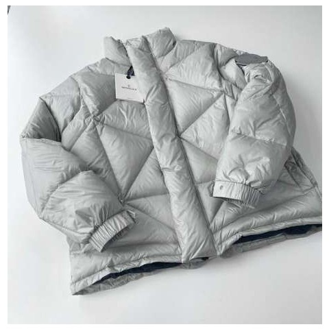 몽클레어 x 퍼렐 25 한정판 남녀공용 로고 패치 다운 패딩 자켓