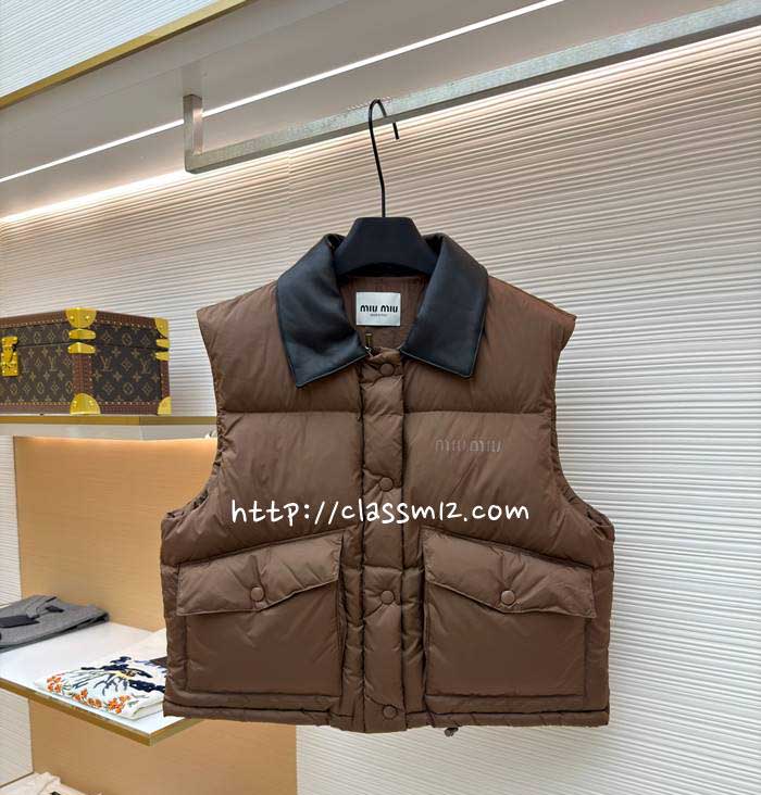 미우미우 25 한정판 여성 오리털 민소매 패딩 조끼 자켓 A13742