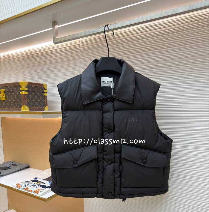 미우미우 25 한정판 여성 오리털 민소매 패딩 조끼 자켓 A13743