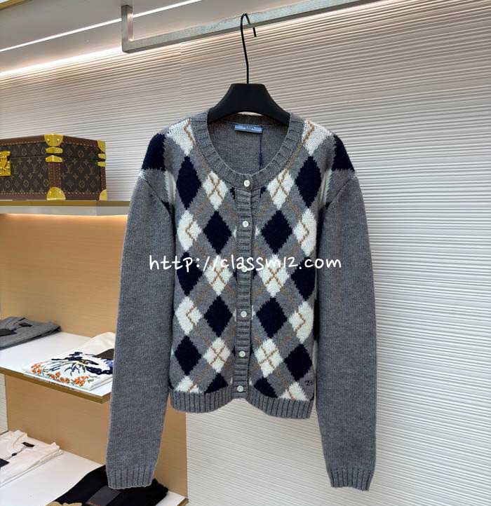 프라다 25 한정판 긴팔 가디건 A13747