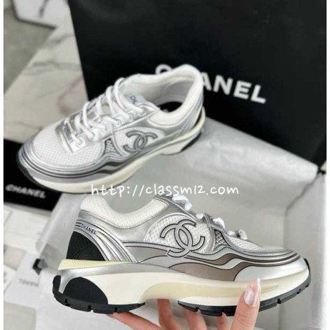 샤넬 25 한정판 여성 운동화 B5394