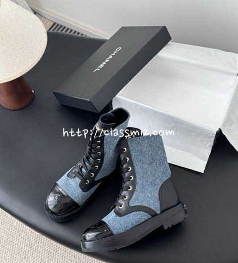 샤넬 25 한정판 여성 소가죽 카프스킨 부츠 B5419