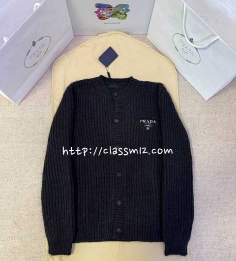 프라다 25 한정판 양털 긴팔 가디건 A13901