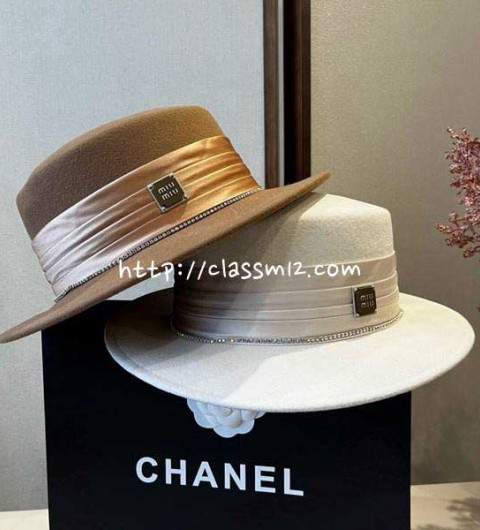 미우미우 25 한정판 양털 보터햇 모자 D3505