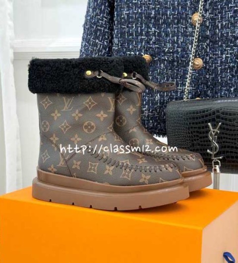 루이비통 25 한정판 여성 Pillow 부츠 B5483