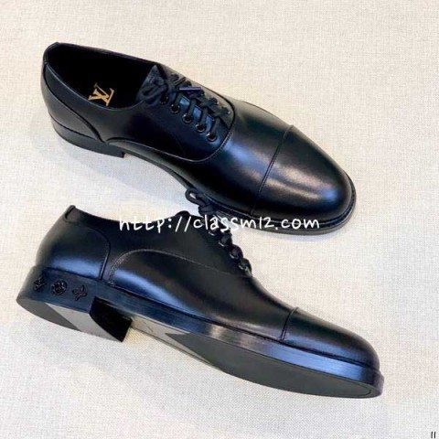 루이비통 25 한정판 소가죽 카프스킨 구두 B5534