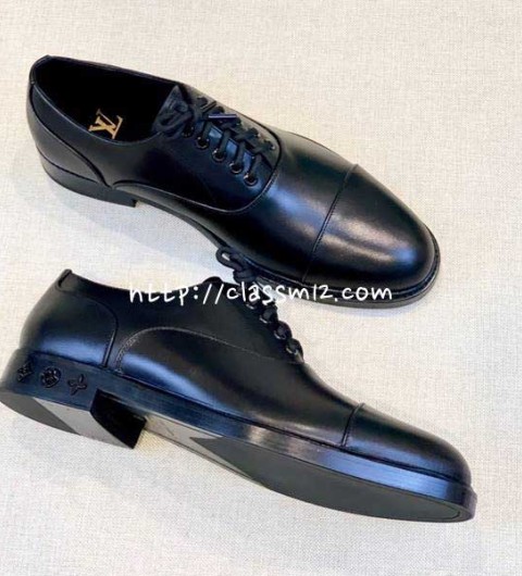 루이비통 25 한정판 소가죽 카프스킨 구두 B5534