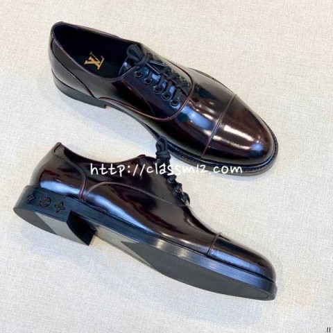 루이비통 25 한정판 소가죽 카프스킨 구두 B5535