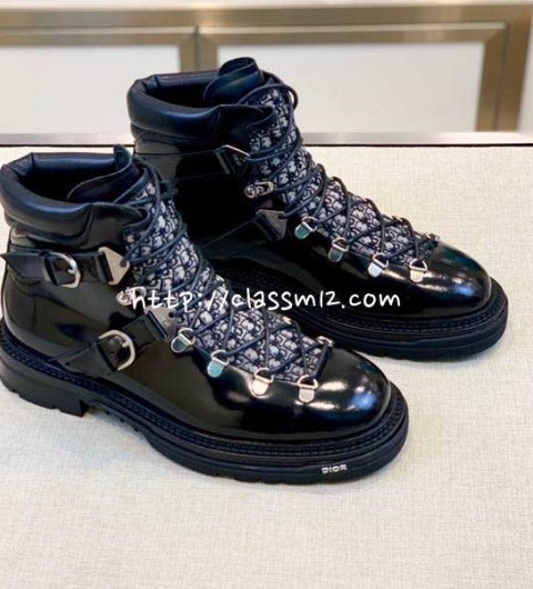 디올 25 한정판 소가죽 카프스킨 부츠 B5540