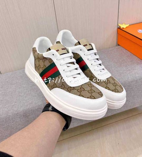 구찌 25 한정판 소가죽 카프스킨 운동화 B5560