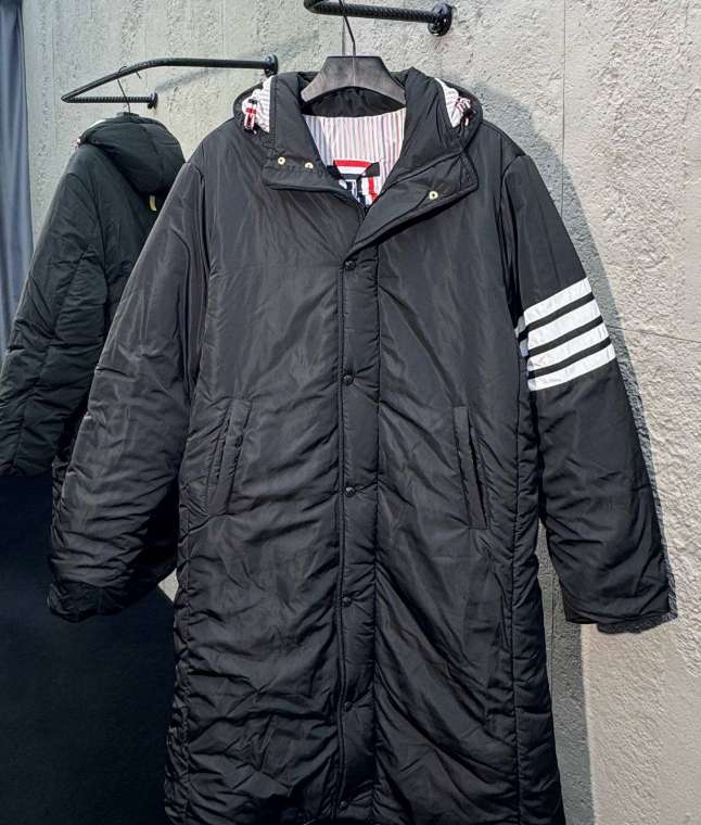톰브라운 25 한정판 남여공용 긴팔 후드 패딩 자켓 A14106