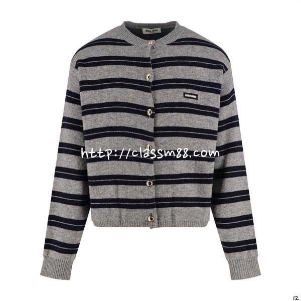 미우미우 25 한정판 양털 긴팔 가디건 A14227