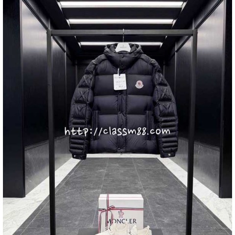 몽클레어 25 한정판 남여공용 Christopher Raxxy 긴팔 후드 패딩 자캣 A14231